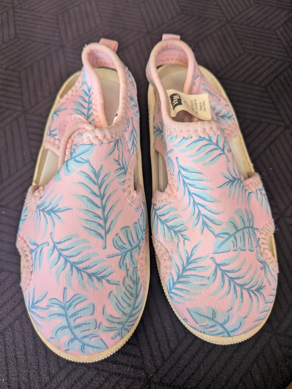 Hudson Baby Pink Slip-On Water Shoes with Aqua Green Leaf Print Like New